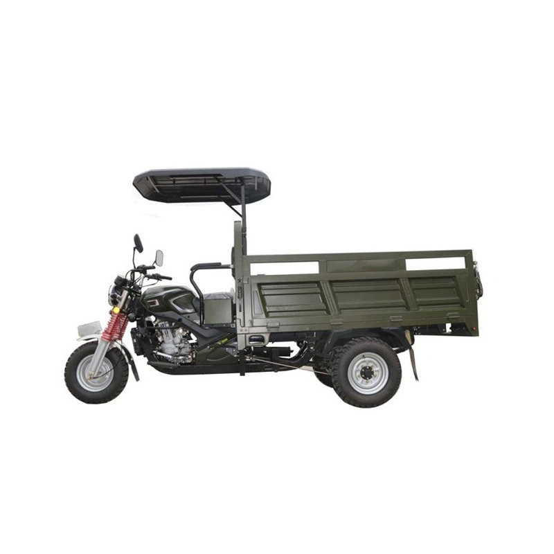 Motocicletă pe benzină cu acoperiș