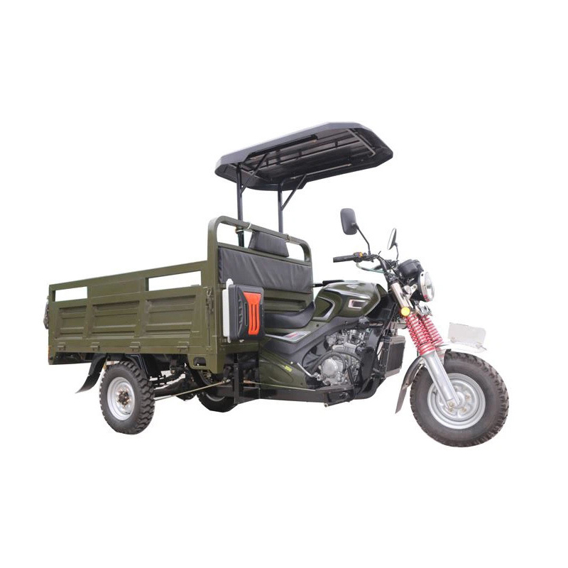 Motocicletă pe benzină cu acoperiș
