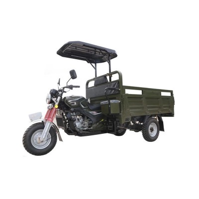 Motocicletă pe benzină cu acoperiș
